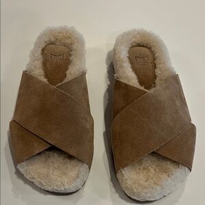 NWT Marc Fisher Womens Shoes. Canna Natural Shearling/Suede Slide Beige. Size 6M